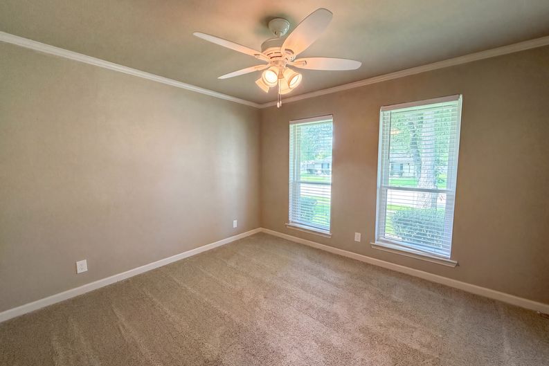 Photo 14 of 19 of 1533 Parkside Trl, Lewisville, TX