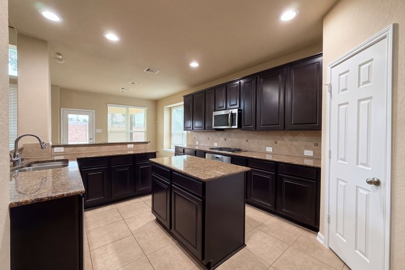 Photo 27 of 40 of 9003 Newcroft Ct, Tomball, TX