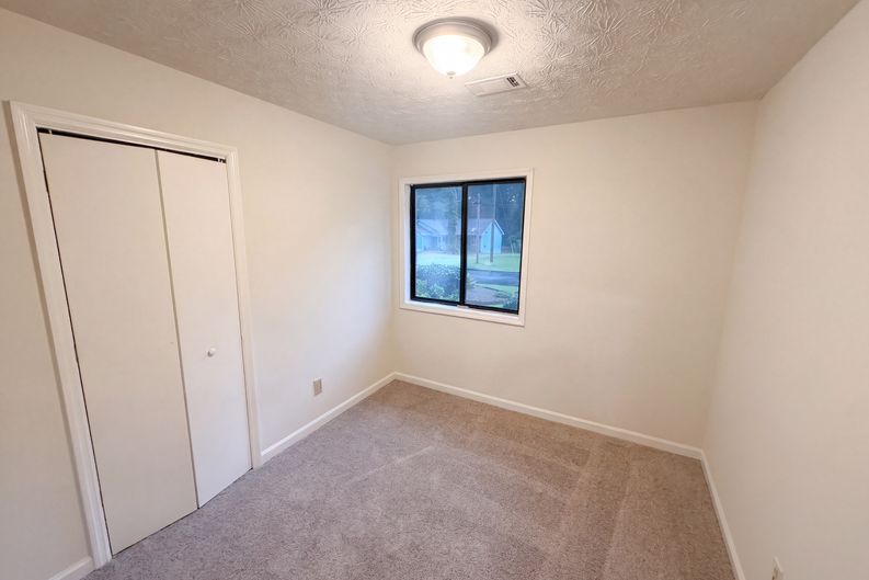 Photo 6 of 18 of 5330 Garvey Dr, Fairburn, GA
