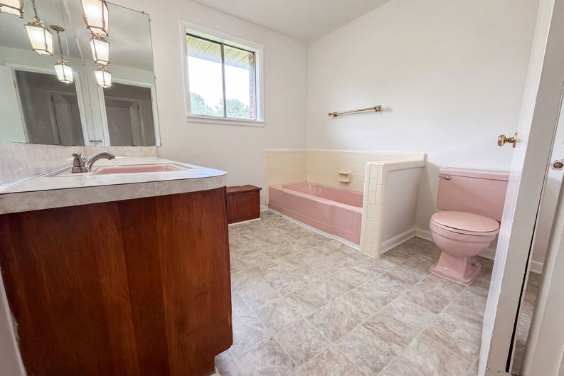 Photo 8 of 16 of 624 Belview St, Bessemer, AL