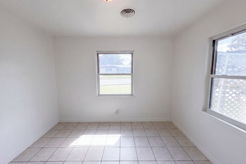 Photo 8 of 16 of 303 Currie Ave, Killeen, TX