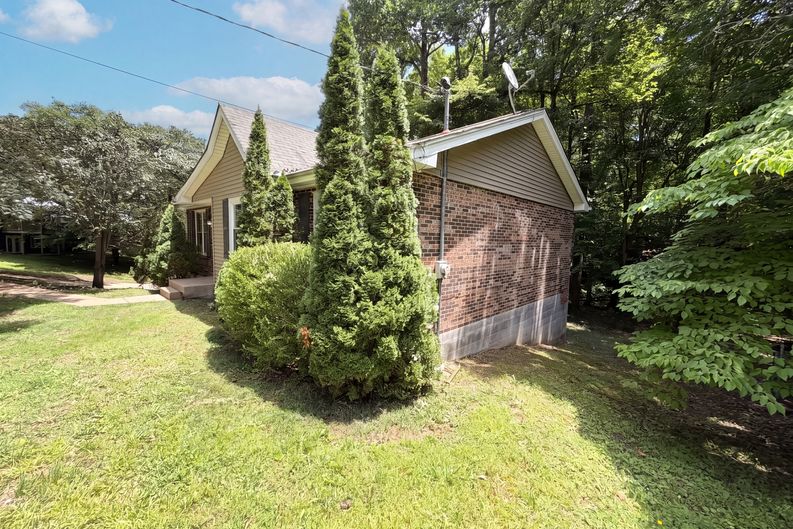 Photo 13 of 19 of 206 Diana Dr, Dickson, TN