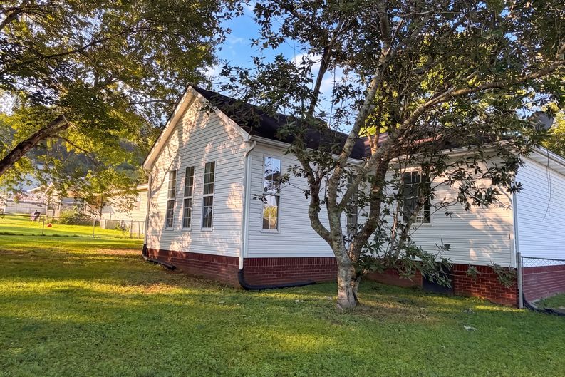 Photo 22 of 24 of 141 Meadowview Ln, Powell, TN