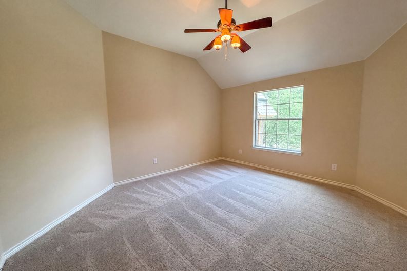 Photo 13 of 25 of 8613 Sunwood Ct, Fort Worth, TX