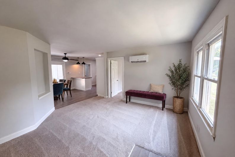 Photo 3 of 21 of 704 Morningside Dr, Mount Holly, NC