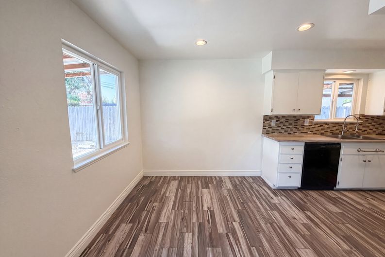 Photo 8 of 31 of 1422 Oakmont Dr, Roseville, CA