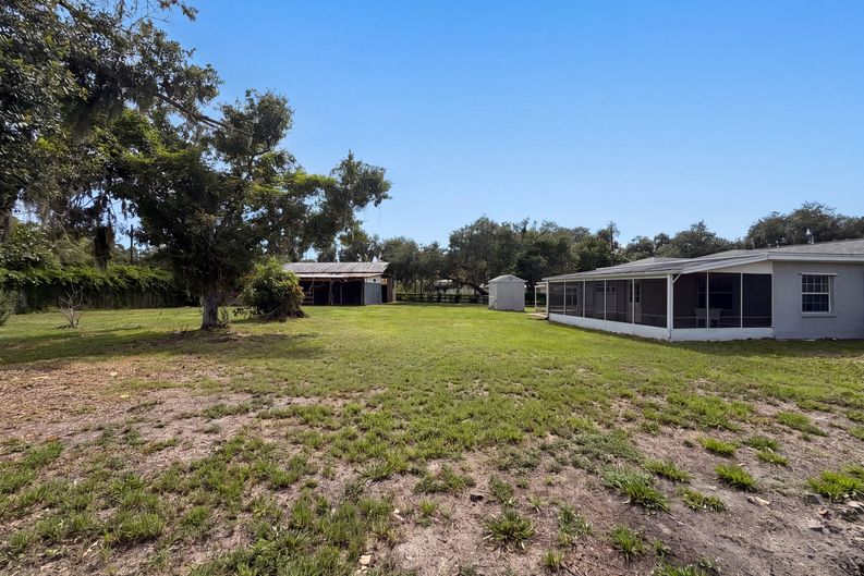 Photo 8 of 34 of 2805 105th St E, Palmetto, FL