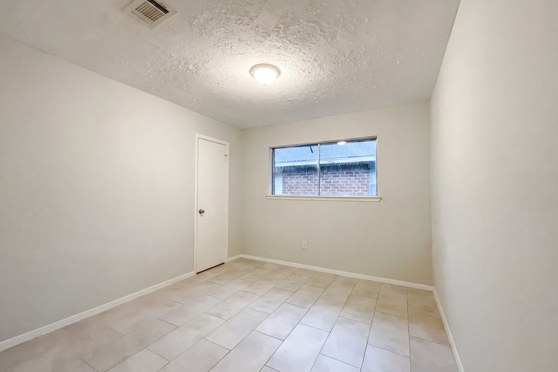 Photo 11 of 16 of 23110 Pennsgrove Rd, Spring, TX
