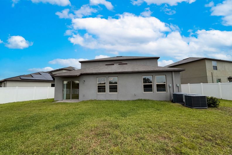 Photo 38 of 42 of 11849 Blackeyed Susan Dr, Riverview, FL