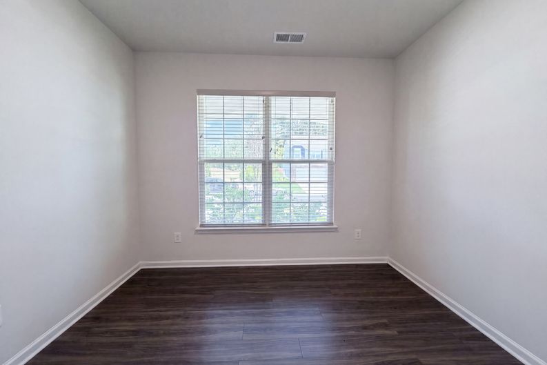 Photo 6 of 16 of 190 Abersham Dr, Mooresville, NC