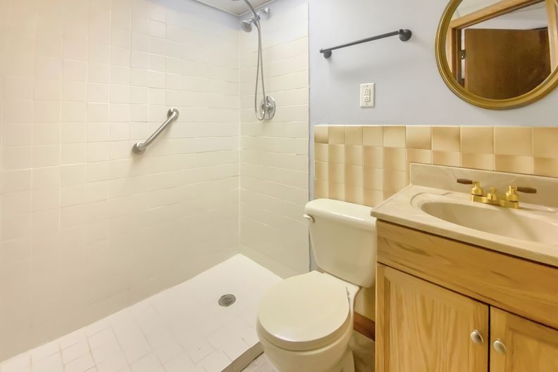 Photo 9 of 19 of 826 Catskill Dr, Saint Louis, MO