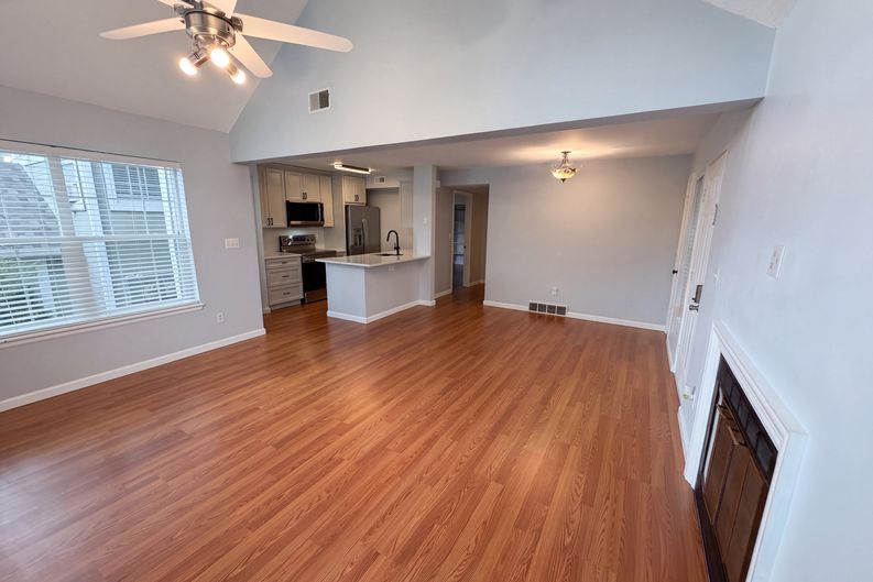 Photo 3 of 19 of 6702 S Ivy Way, Centennial, CO