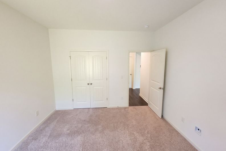 Photo 14 of 24 of 1105 Merion Dr, Calera, AL