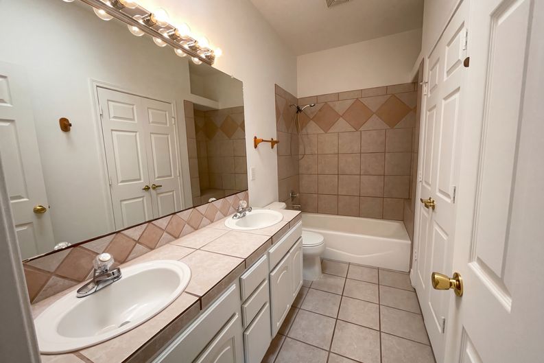 Photo 16 of 18 of 6331 Pima Pl NW, Albuquerque, NM