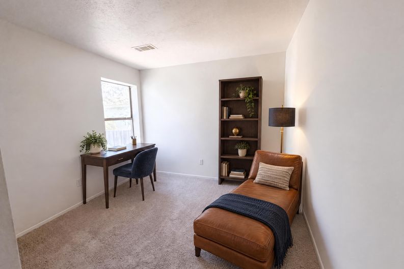 Photo 4 of 18 of 1610 Perma Dr NE, Rio Rancho, NM