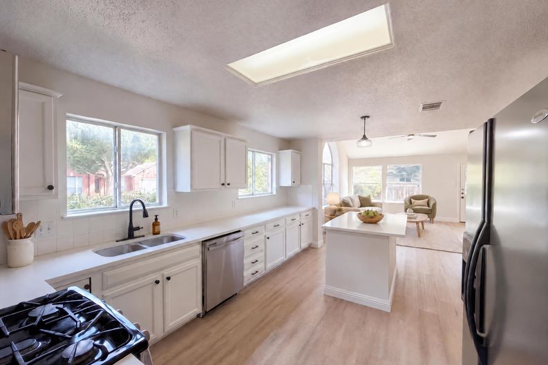 Photo 6 of 28 of 16205 Glorious Ln, Pflugerville, TX