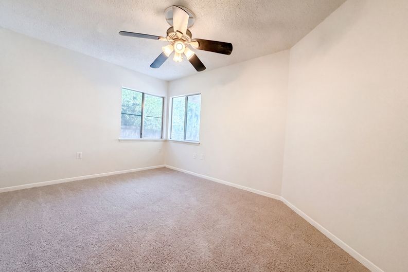 Photo 10 of 16 of 6806 Raintree Frst, San Antonio, TX