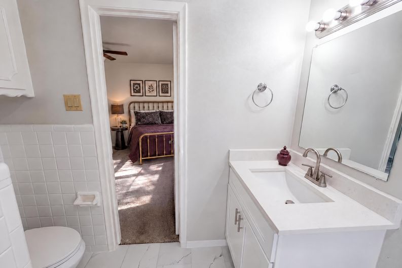 Photo 21 of 24 of 821 Glen Oaks Blvd, Dallas, TX