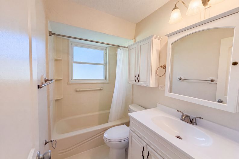 Photo 12 of 21 of 624 Sherman Rd, South Daytona, FL