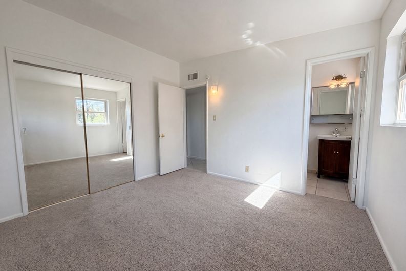 Photo 4 of 25 of 650 S Kenyon Dr, Tucson, AZ