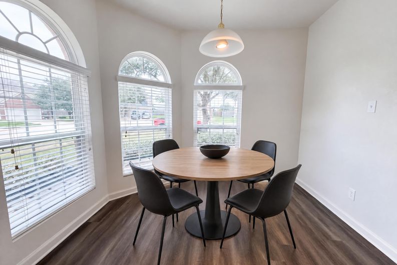 Photo 17 of 26 of 19043 Taverns Crossing Ln, Houston, TX