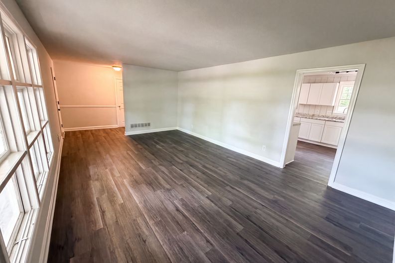 Photo 8 of 27 of 1425 Hollyberry Ln, West Columbia, SC