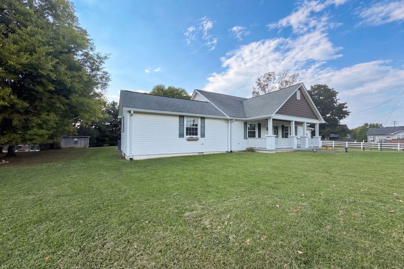 Photo 24 of 27 of 415 Hawkins Rd, Clarksville, TN