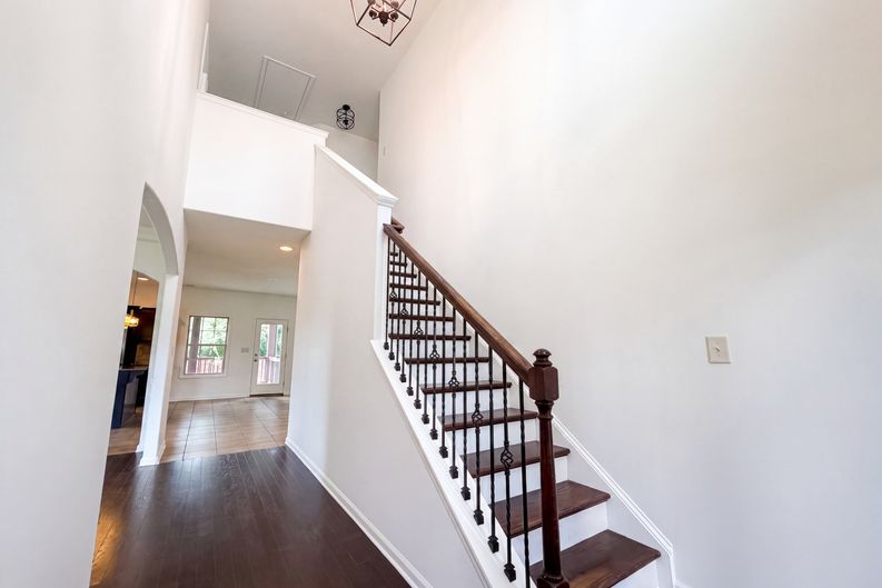 Photo 15 of 44 of 791 W Glenview Dr, Lenoir City, TN