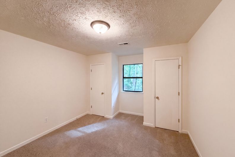 Photo 16 of 20 of 670 Marsh Ct, Jonesboro, GA