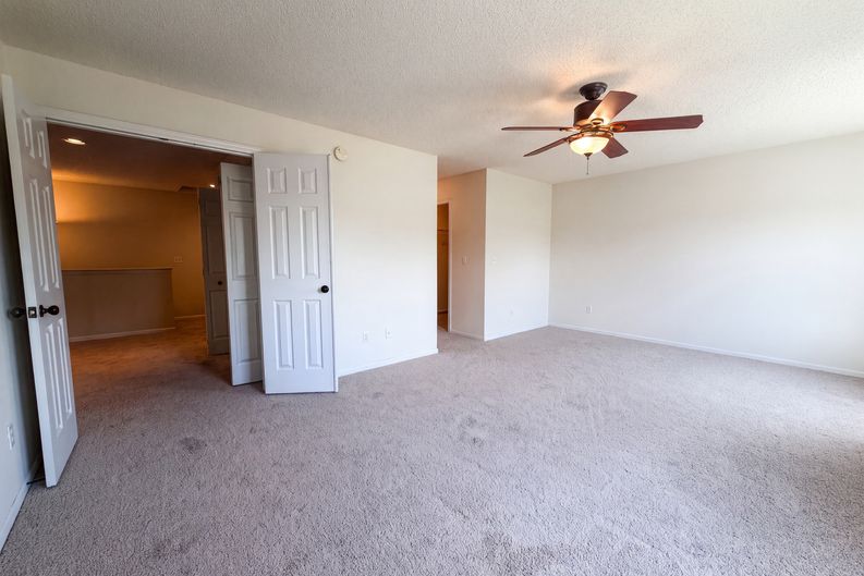 Photo 10 of 21 of 5221 Robin Ln, Farmington, MN