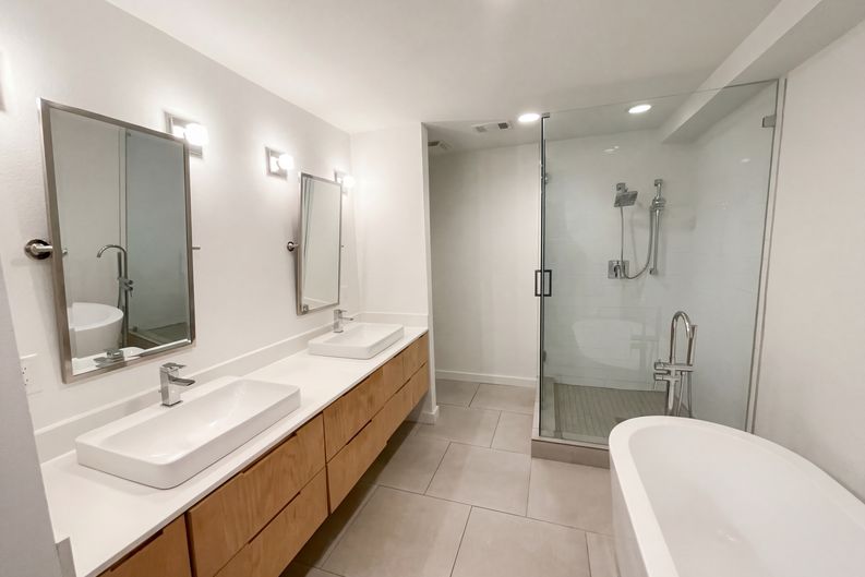 Photo 11 of 24 of 7121 Winding Creek Rd, Dallas, TX