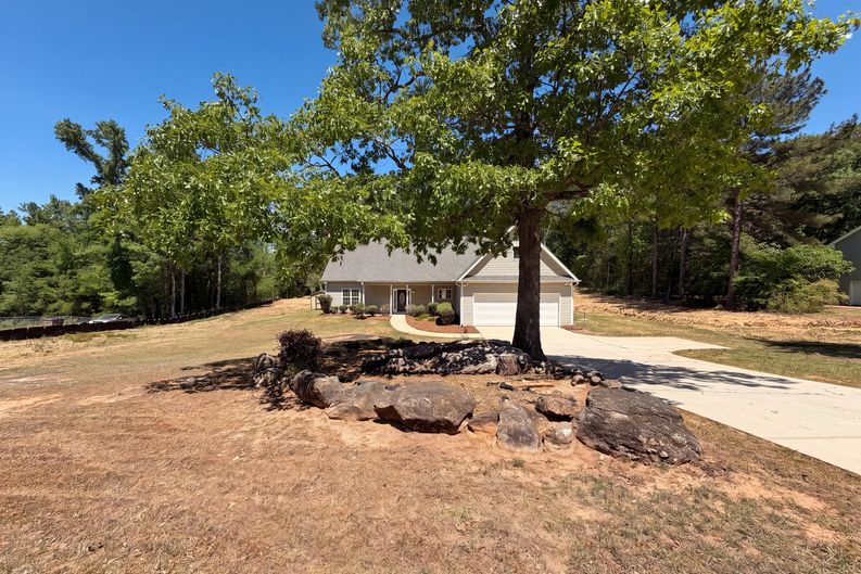 Photo 21 of 26 of 130 White Acres Dr, Stockbridge, GA