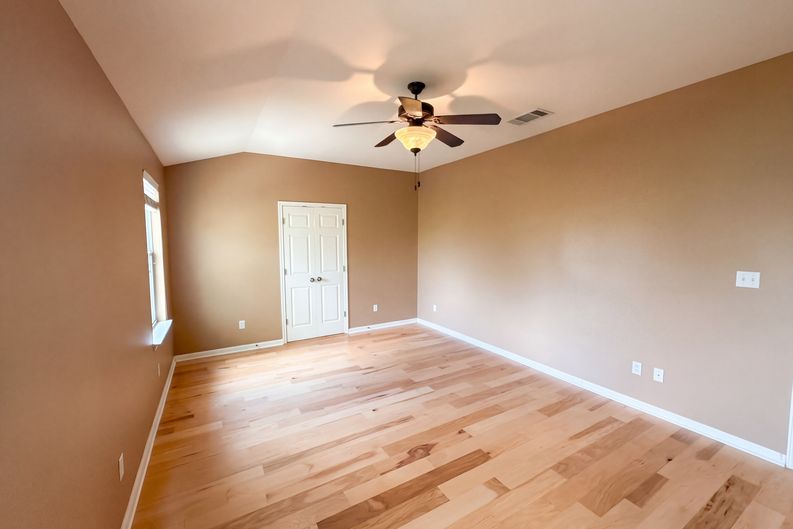 Photo 17 of 36 of 12016 Timber Heights Dr, Austin, TX