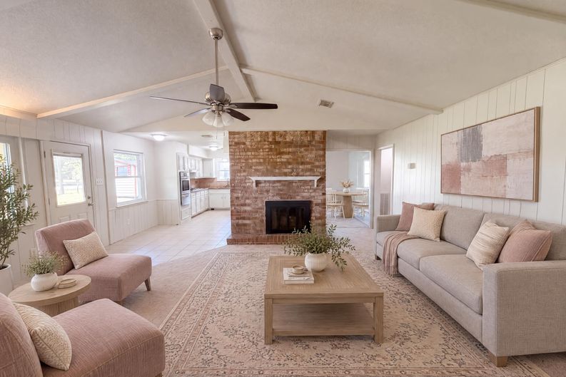 Photo 4 of 19 of 609 Heather Ln, Friendswood, TX
