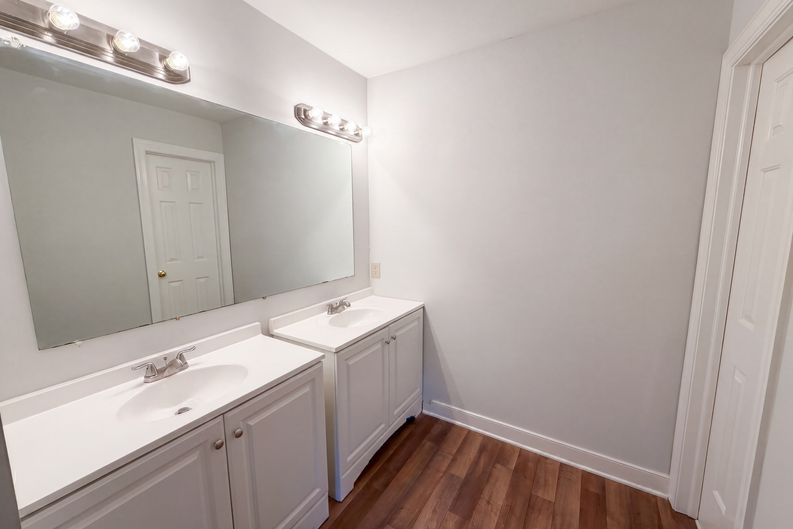 Photo 18 of 21 of 5517 W Bay Ct, Midlothian, VA