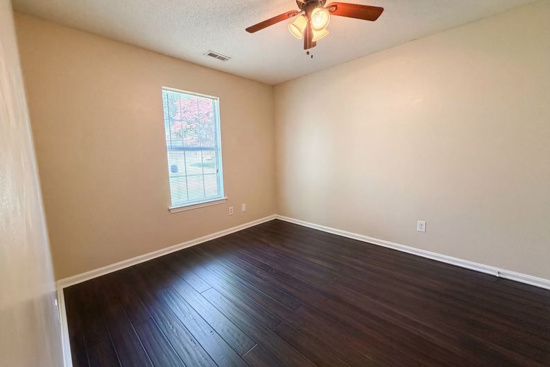 Photo 4 of 16 of 12525 Panthersville Dr, Charlotte, NC