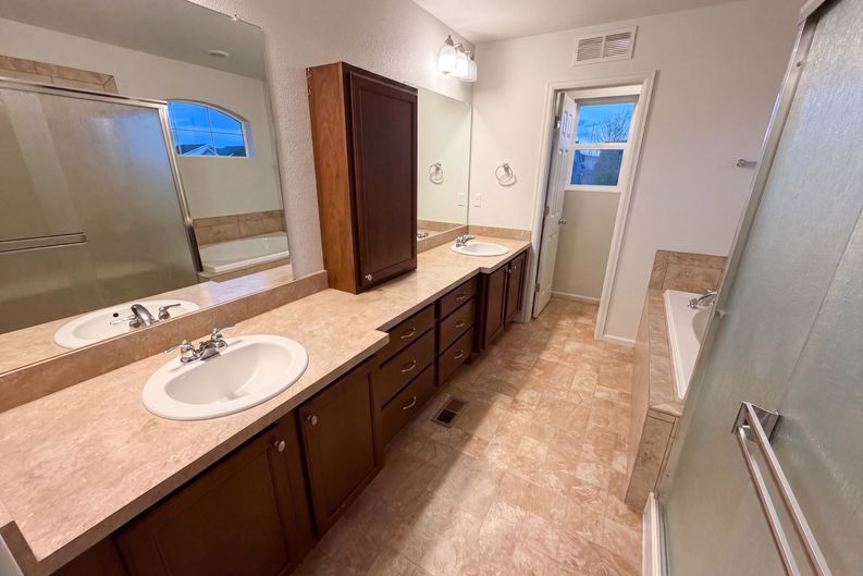 Photo 24 of 35 of 5573 Killarney Ct, Denver, CO