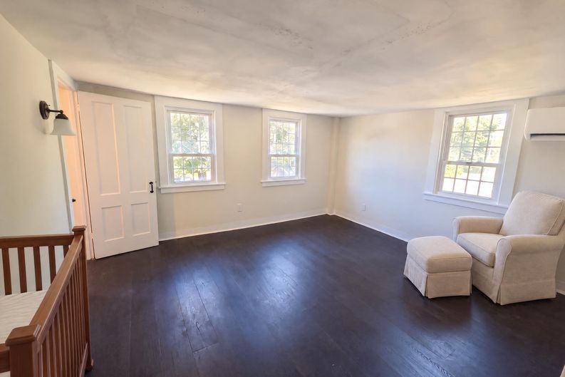 Photo 5 of 19 of 1026 Forbes St, East Hartford, CT