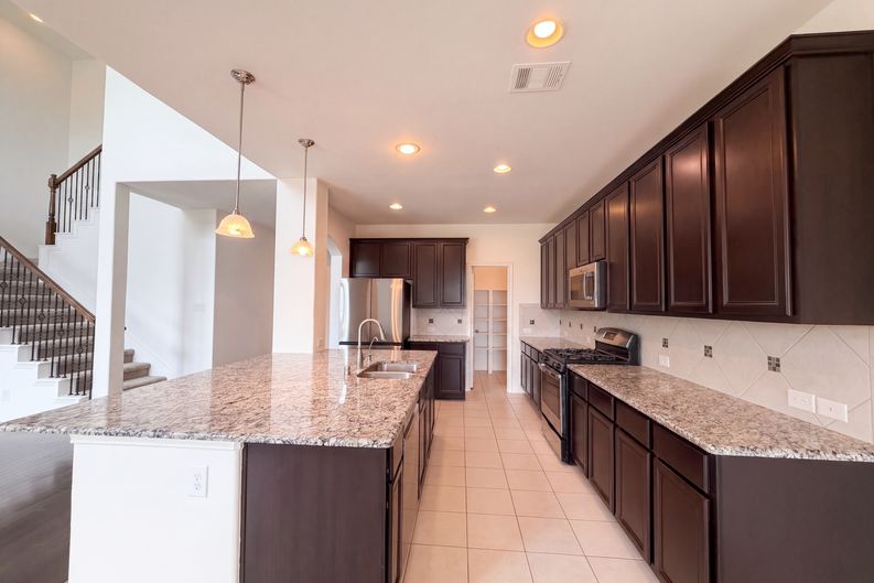 Photo 8 of 28 of 19607 Pecos Bend Ct, Cypress, TX