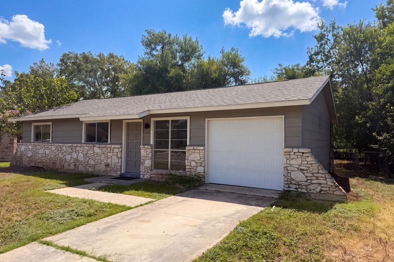 Photo 14 of 16 of 102 Dartmoor Dr, Schertz, TX