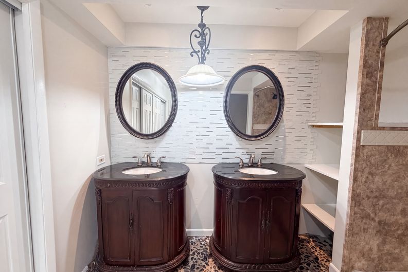 Photo 9 of 16 of 4747 Puritan Cir, Tampa, FL