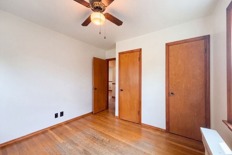 Photo 7 of 20 of 6971 Warder Dr, Cincinnati, OH