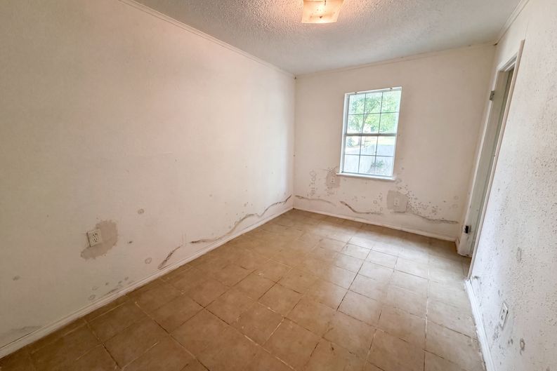 Photo 9 of 16 of 2210 Ben Hur St, Dallas, TX