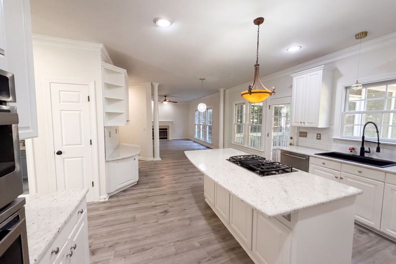 Photo 3 of 49 of 12209 Willingdon Rd, Huntersville, NC