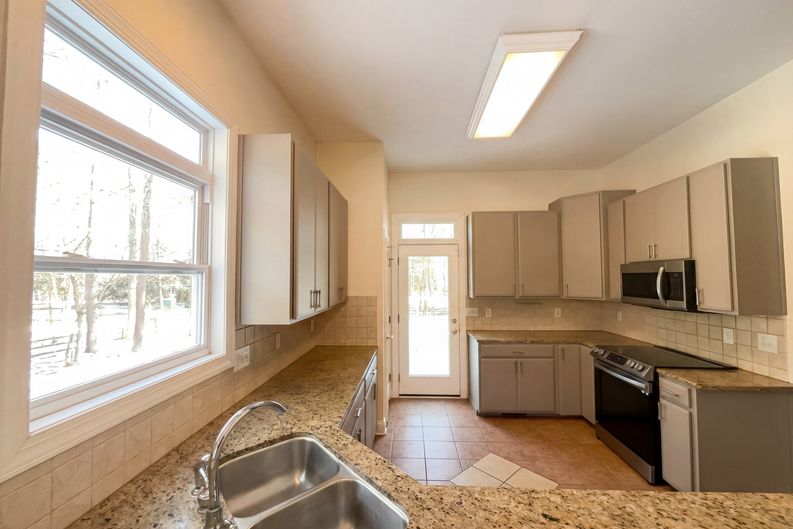 Photo 8 of 20 of 405 Isle Of Pines Rd, Mooresville, NC