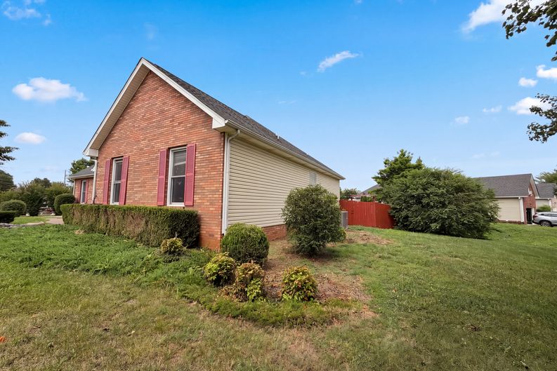 Photo 13 of 17 of 3609 Millington Dr, Clarksville, TN