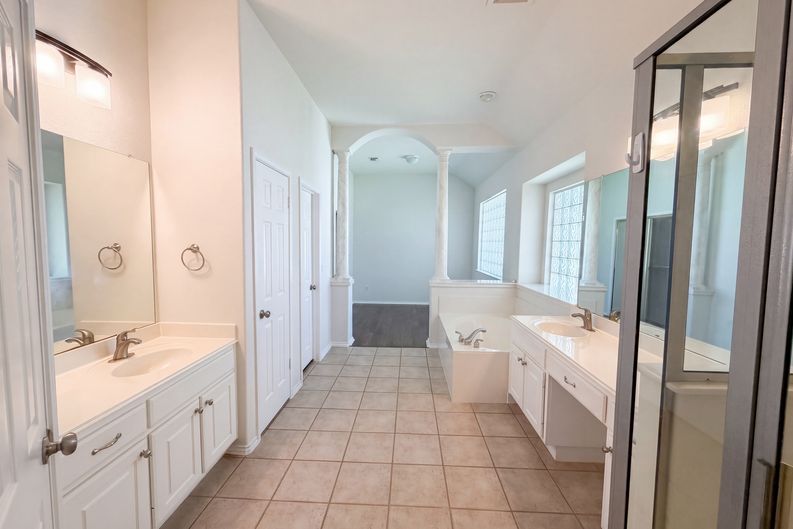 Photo 6 of 24 of 117 Brentwood Dr, Georgetown, TX