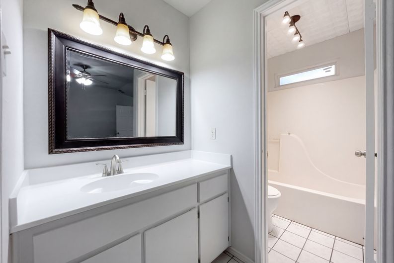 Photo 13 of 16 of 2175 Timberleaf Cir, Ingleside, TX