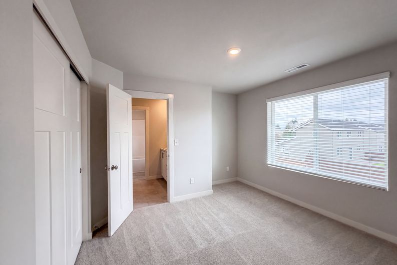 Photo 15 of 25 of 51093 SW Amsterdam Ln, Scappoose, OR