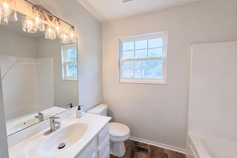 Photo 13 of 25 of 4213 Mallard Dr, Batavia, OH